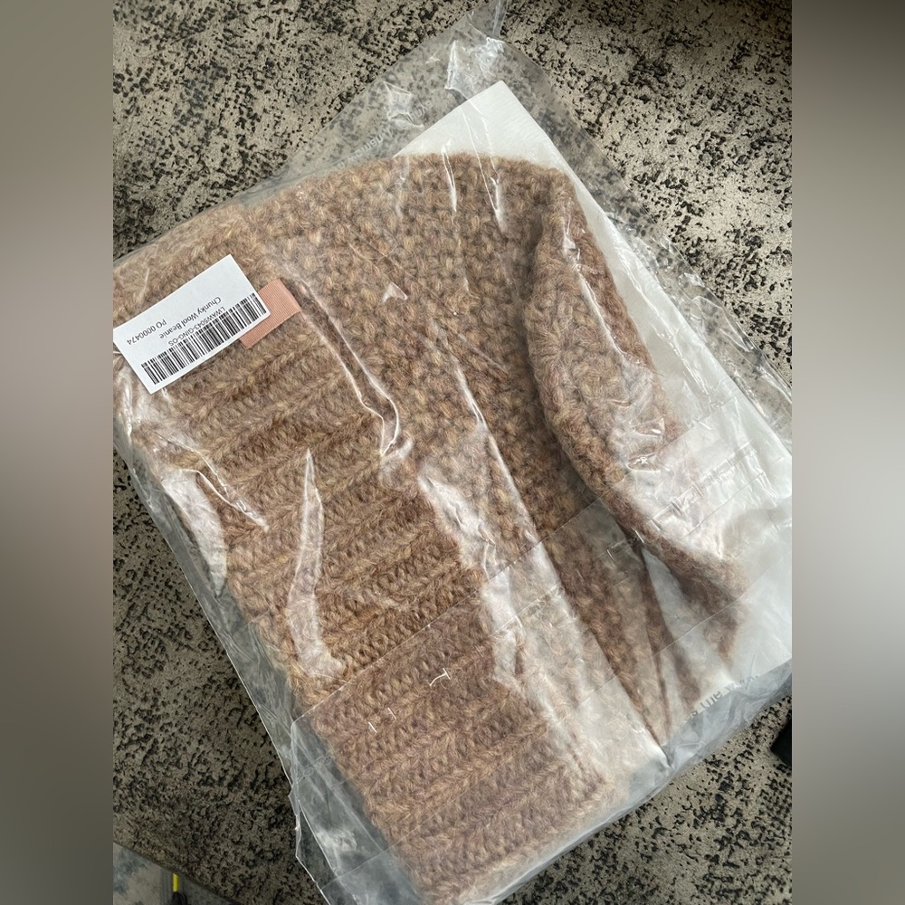 Lunya Tan Brown Chunky Alpaca Wool
Beanie Hat - Picture 2 of 3